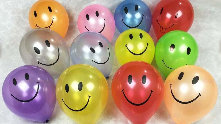100%20Balloon%20Happy%20Face%20Smiley%20Balloons%20Emoji%20Balloons%20Smile%20balloon%20with%20Small%20AIR%20PUMP%20-%20Image%204