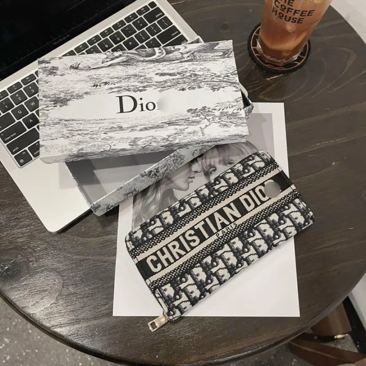 Di'or%20Hand%20Wallet%20With%20Pagebihue%20Premium%20Stripes%20-%20Image%203