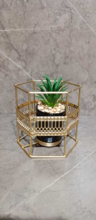 Generic%20Flower%20vase,%20Metallic%20Body%20-%20Image%203