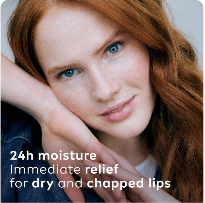 Blackberry%20Shine%20Nourishing%20Lipstick%20LIP%20BALM%20-%20Image%203