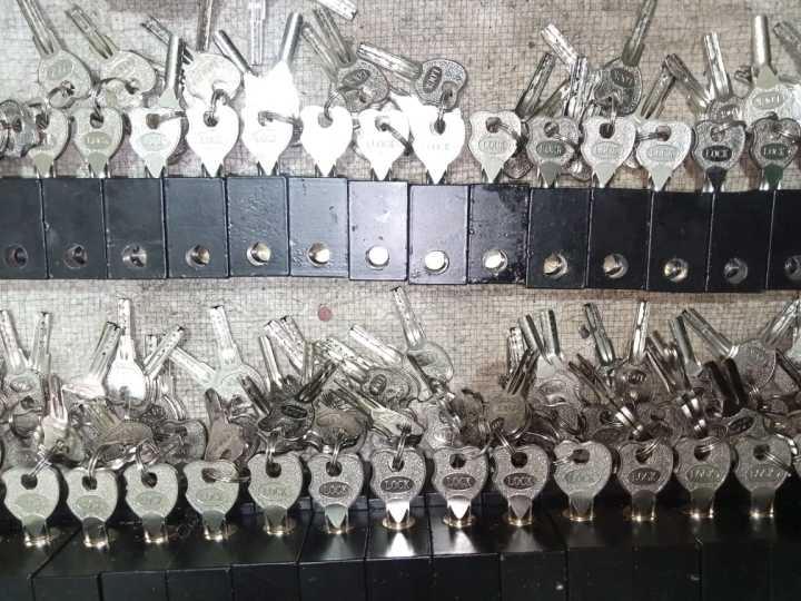 Motorcycle%20Side%20Lock%20(No%20need%20to%20welding),%20%20Moto%20Spare%20Part%20(Handle%20Lock),%20100%25%20secure%20Lahori%20Lock%20Black%20color,%20Bike%20unbreakable%20Lock%20-%20Image%207