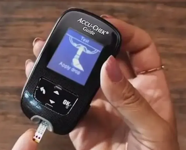 Accu%20Chek%20Guide%20Glucometer%20-%20Image%202
