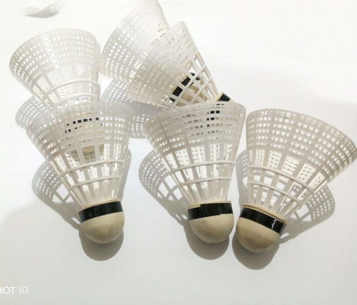 Pack%20of%206-%20Badminton%20Shuttlecocks%20-%20Plastic%20-%20Image%204