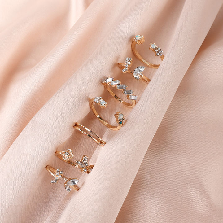 Exquisite%20Crystal%20Flower%20Rings%20-%20Intricate%20Design,%20Bohemian%20Style,%20Ideal%20Finger%20Jewelry%20for%20Women.%20-%20Image%203