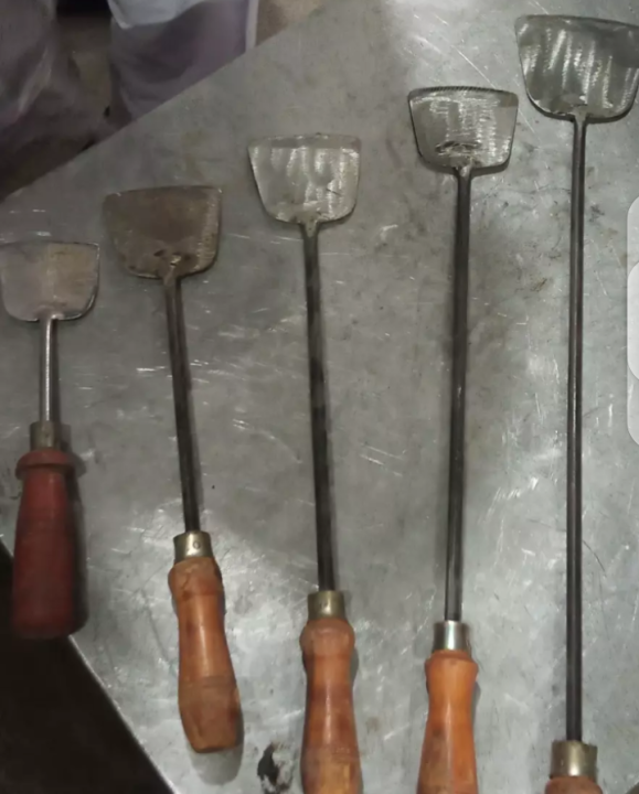 black%20iron%20karahi%20(kadai)%20complete%20set%20(%20karahi%20+%20cover+%20spoon)%20steel%20koram%20handle%20made%20with%20pure%20iron%20-%20Image%207