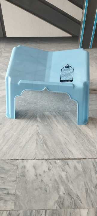 Plastic%20Reading%20Table%20for%20Books%20-%20Image%203