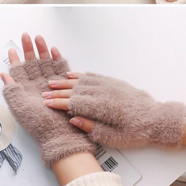 Girls%20Soft%20Half%20Finger%20Gloves%20Plush%20Fingerless%20Gloves.%20-%20Image%203
