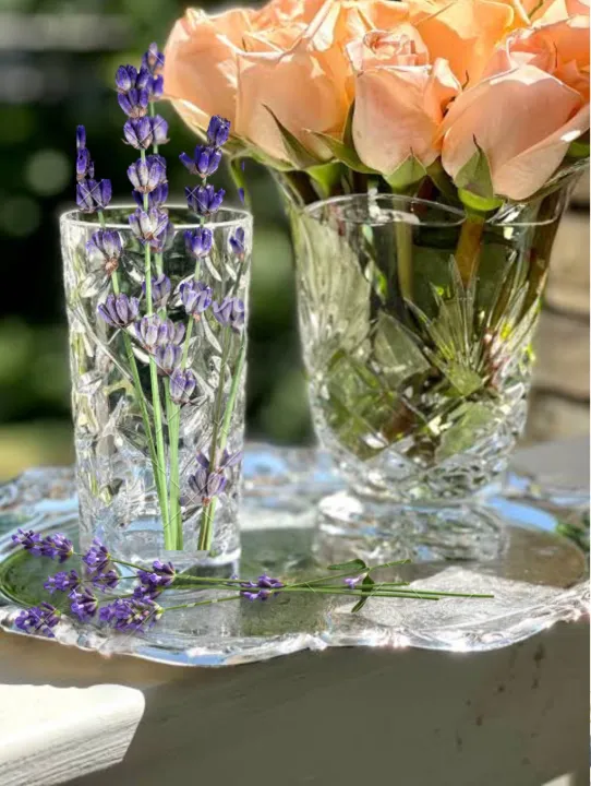 Imported%20Stylish%20Quality%20Transparent%20Embossed%20Flower-Design%20Glass%20Flower%20Vase/Central%20Flower%20Decoration%20Glass%20Vase.%20-%20Image%206