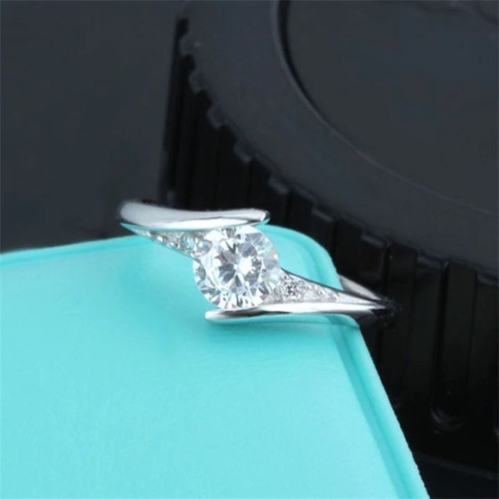 Timeless%20Love%20Rings%20%E2%80%93%20Modern%20Black%20&%20Silver%20Couple%20Ring%20Set%20-%20Image%203