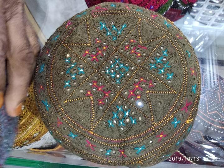 Sindhi%20Topi%20Hand%20Made%20Mirror%20Multicolor%20Embroidery%20Work%20Traditional%20Sindhi%20Topi%20Cultural%20Cap%20%D8%B3%D9%86%DA%8C%D9%8A%20%D9%BD%D9%88%D9%BE%D9%8A%20-%20Image%205