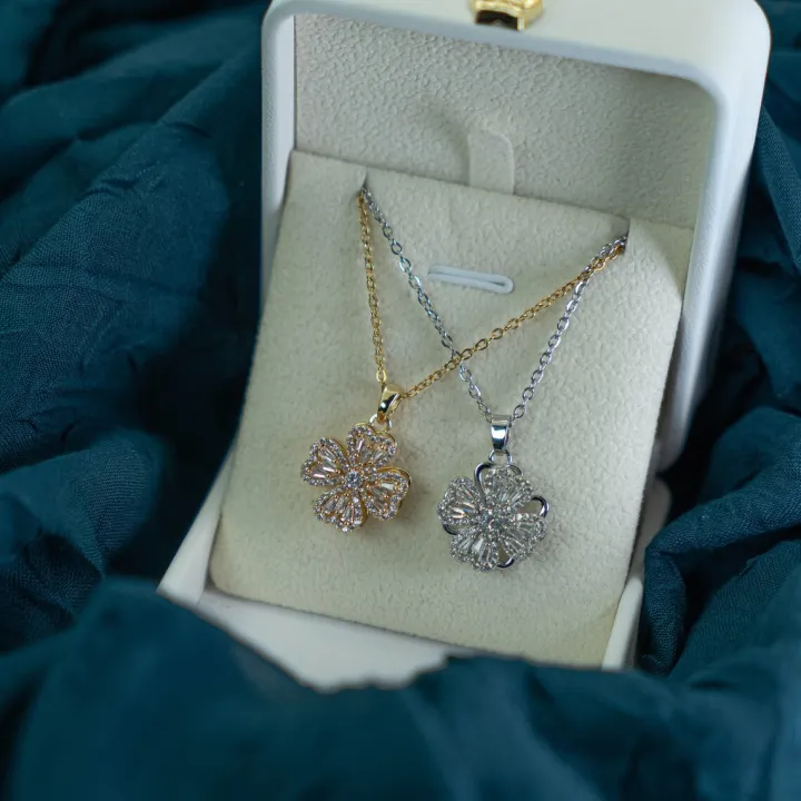 Spinning%20Clover%20Necklace,Stress%20Relief%20Jewelry%20Mother%20Day%20Gift,%20Gift%20For%20Lover,%20Four%20Leaf%20Clover%20Heart%20Necklace,%20Spinning%20Anxiety%20Relief%20-%20Image%202