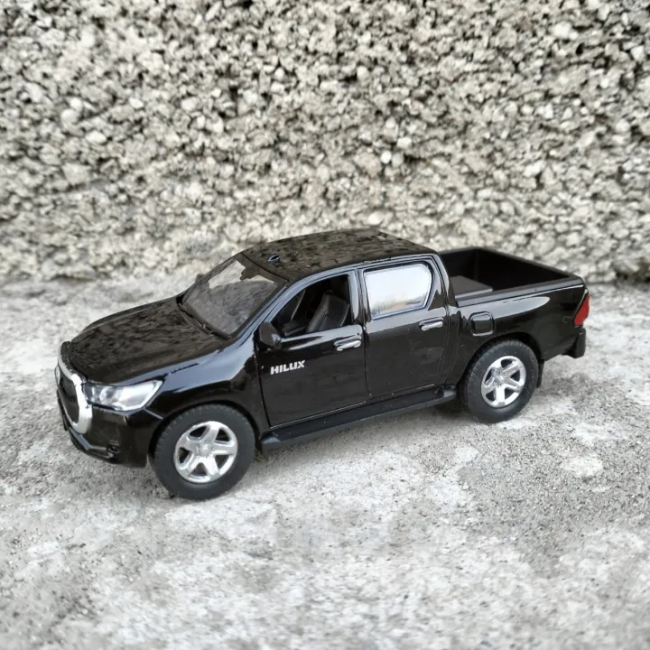 1:36%20Scale%20Toyota%20Revo%20Hilux%20(Vego%20Dala)%20Diecast%20Model%20Car%20(premium%20quality%20diecast%20Model)%20-%20Image%203