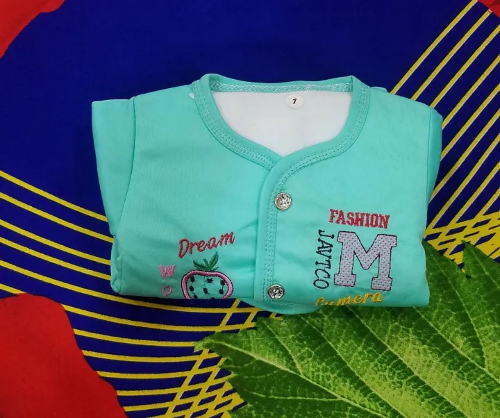 Pack%20Of%204%20Pcs%20Newborn%20Baby%20Suit%20Gift%20set%20New%20Born%20Baby%20Girl%20Boy%20Clothes%20Shirt,%20Pant,%20Bib%20and%20cap%20Infant%20Warm%20Winter%20Suits%20Dresses%20Unisex%20NewBorn%20Garam%20Clothes%20Size%200-3%20Months%20-%20Image%204