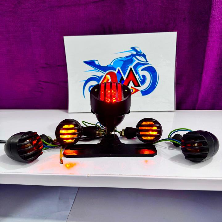 Ultra%20quality%20Backlight%20for%20all%20motorbikes%5BLED%20Rear%20Brake%20Light%20with%20Side%20Indicators%20%5D/Cafe%20Racer/Bobber/Street%20Bike%20-%20Image%204