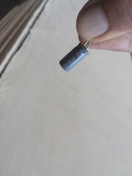 20%20Pcs%20Aluminum%20Electrolytic%20Capacitors%2010uF%20250V%20Capacitor%20-%20Image%203