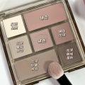 The new Seven Colors Full Matte Eyeshadow Palette is available in a low-saturation, earthy color multi-purpose eyeshadow palette, and a high-value full-face eyeshadow palette. 