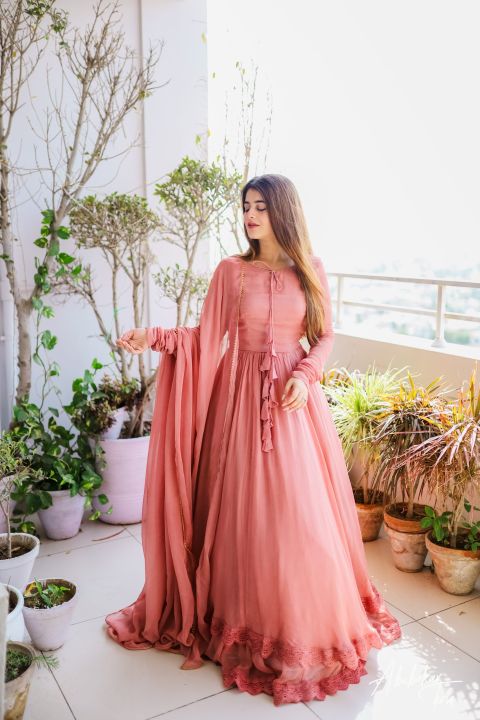 Dealistaan%20Fancy%20Flair%203-Piece%20Stitched%20Long%20Frock%20for%20Women%20-%20Heavy%20Embroidered%20Wedding%20&%20Party%20Wear%20Frock%20Set%20with%20Dupatta%20&%20Trouser%20-%20Top%20Trending%20Girls%20Formal%20Maxi%20-%20Image%202