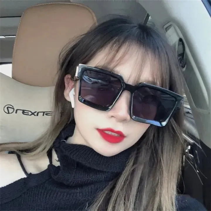 Oversize Square Frame Sun Glasses For Girls UV400 Shade Fashion
