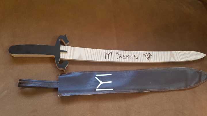 Osman%20Bey%20Wooden%20Swd-Toy%20(Hiking%20Artist)%20-%20Image%205