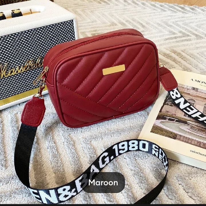Quilted%20PU%20Leather%20Elegant%20Crossbody%20Bag%20for%20Women%20-%20Stylish%20Shoulder%20Handbag%20with%20Phone%20Pouch%20-%20Image%207
