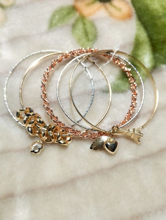Luxury%20Metal%20Bangles%20Set%20with%20Tussles%20Twisted%20Designated%20%E2%80%93%20Gold,%20Rose%20Gold,%20Silver%20&%20Black%20Plated%20%7C%20Elegant%20&%20Durable%20Bracelets%20for%20Casual%20&%20Party%20Wear%20-%20Image%202