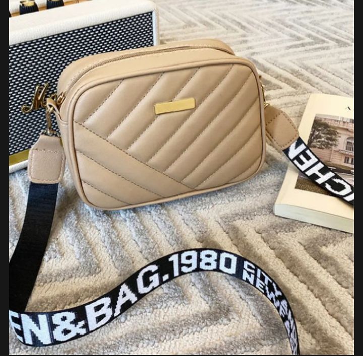 Quilted%20PU%20Leather%20Elegant%20Crossbody%20Bag%20for%20Women%20-%20Stylish%20Shoulder%20Handbag%20with%20Phone%20Pouch%20-%20Image%203