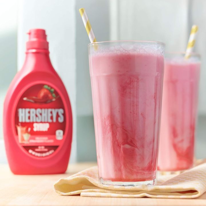 Hersheys%20Strawberry%20Syrup%2022%20oz%20-%20Image%203
