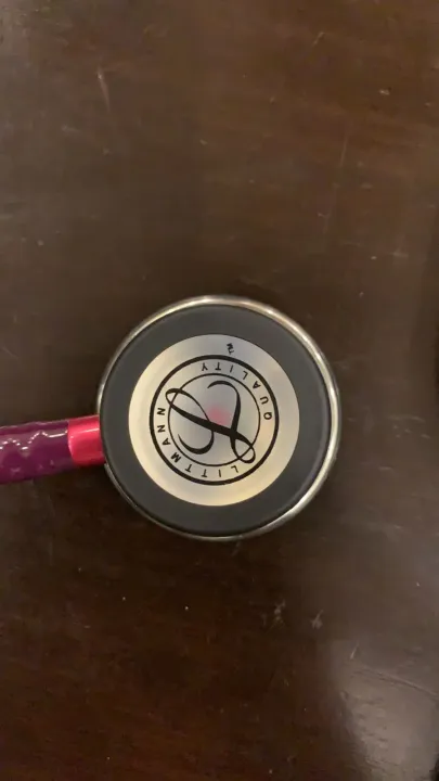 Littmann%C2%AE%20Classic%20III%E2%84%A2%203M%E2%84%A2%20%20Monitoring%20Stethoscope,%20Mirror%20Chestpiece,%20Plum%20Tube,%20Pink%20Stem%20and%20Smoke%20Headset%20-%20Image%202