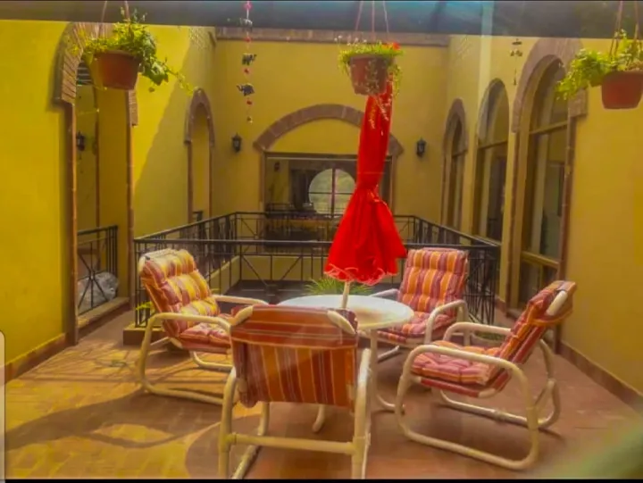 Waterproof%20Outdoor%20Garden%20Chairs%20(set%20of%204)%20-%20With%20Table%20and%20Umbrella%20-%20Image%203