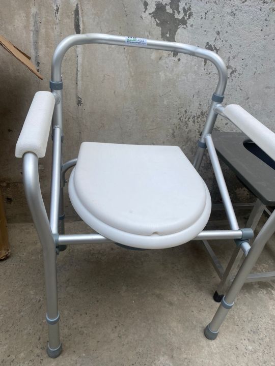 Imported%20China%20Aluminum%20Height%20Adjustable%20And%20Foldable%20Toilet%20Commode%20Chair%20-%20Image%204