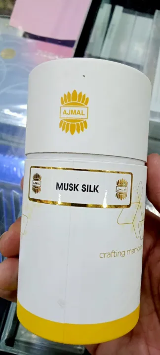 Ajmal%20Musk%20Silk%20Concentrated%20Perfume%20Oil%20Attar%20For%20Men%20&%20Women%20-%2012ML%20-%20Image%204