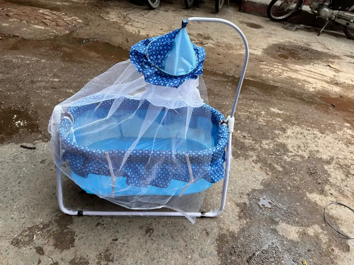 Baby%20Swing%20Cot%20&%20Cradle%20With%20Stand%20Support%20&%20Mosquito%20Net%20-%20Image%202