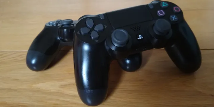 PlayStation%204%20Controller%20PS4%20DualShock%204%20Refurbished%20-%20Image%203