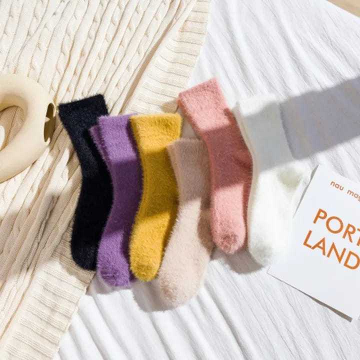 Winter%20Stockings%20Delicate%20Practical%20Ultra-soft%20Winter%20Socks%7C%20Premium%20Quality%20Fluffy%20Socks%20for%20Women%20Girls%20-%20Image%205