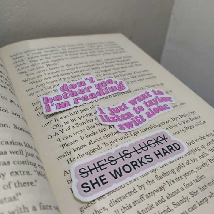 25pcs%20Reading%20kindle%20book%20girls%20stickers%20for%20book%20readers,%20aesthetic%20stickers%20young%20adult%20literature%20vintage%20main%20character%20cute%20journal%20skateboard%20guitar%20pinterest%20booktok%20-%20Image%202