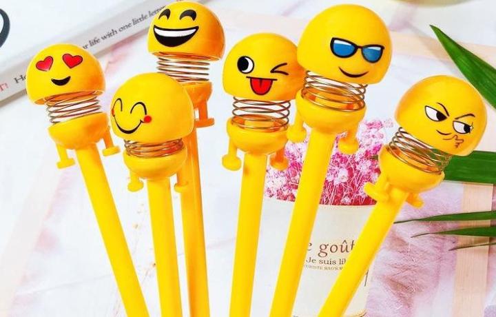 Smiley%20Spring%20Toy%20Pen%20For%20Kids%20-%20Image%204