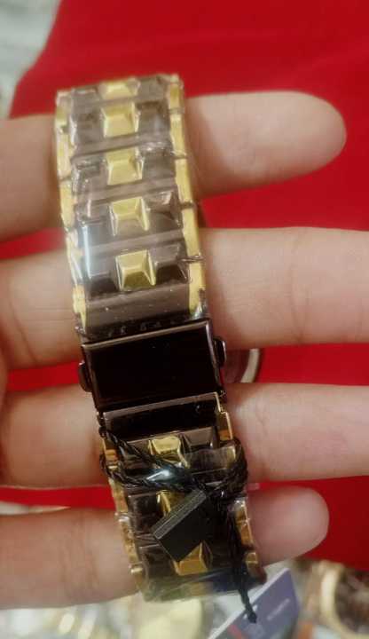 Dinar%20Luxury%20Stainless%20Steel%20Watch%20%E2%80%93%20For%20Men%20&%20Boys%20-%20Image%204