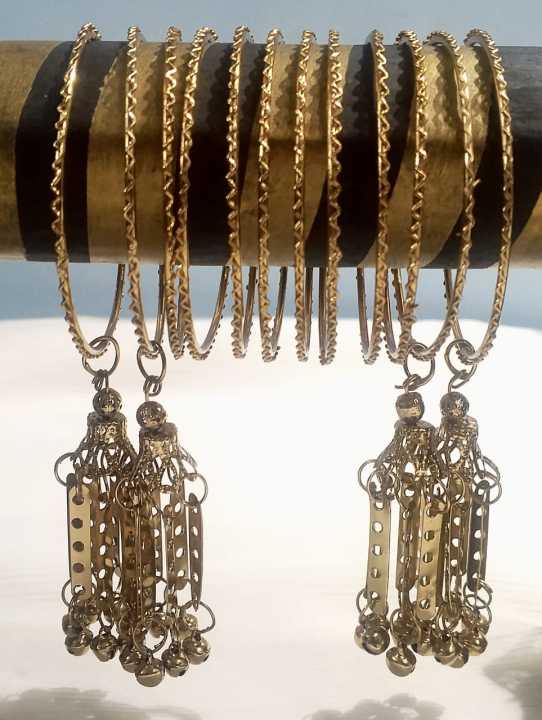Bangles%20Sets%20with%20Hanging%20Charms%20%7C%20Traditional%20Pakistani%20Jewelry%20for%20Weddings%20&%20Festivals%20-%20Image%2010
