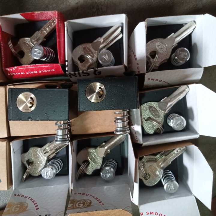 Motorcycle%20Side%20Lock%20(No%20need%20to%20welding),%20%20Moto%20Spare%20Part%20(Handle%20Lock),%20100%25%20secure%20Lahori%20Lock%20Black%20color,%20Bike%20unbreakable%20Lock%20-%20Image%208