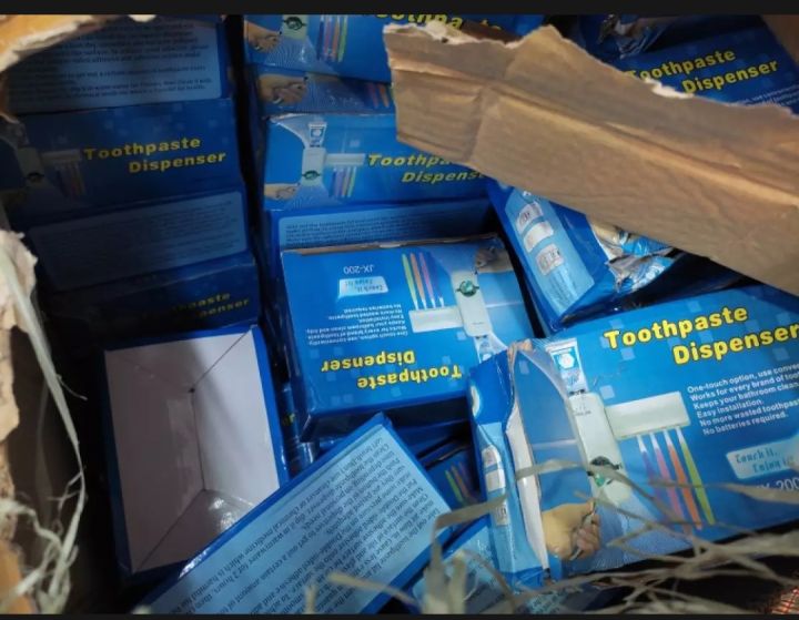 Automatic%20Toothpaste%20Dispenser%20With%20Toothbrush%20Holder%20CLICKABLE%20COLLECTION'S%20-%20Image%205