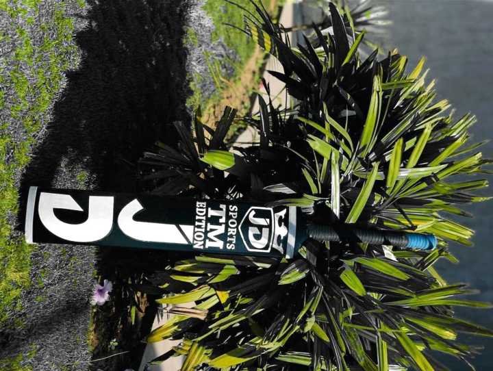 JD%20Sports%20Tabe%20Ball%20Cricket%20Bat%20White%20TM%20Edition%20-%20Image%203