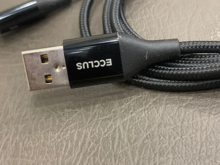 Black%20R2%20Type-C%20Metal%20Braided%20Charge&Sync%20Round%20Cable%20-%20Image%202