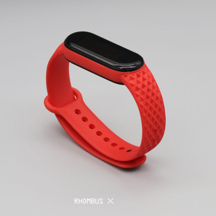 Replacement%20Wristband%20For%20Mi%20Band%205%20Strap%20Diamond%20Pattern%20And%20Size%20Can%20Be%20Adjusted%20-%20Image%202