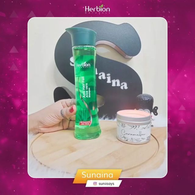 Anti%20Hair%20Fall%20Shampoo%20%7C%20Natural%20Blend%20of%20Aloe%20Vera,%20Tea%20Tree%20&%20Moringa%20Extracts%20%7C%20Strengthens%20roots%20and%20cleans%20scalp%20%7C%20250ml%20Bottle%20%7C%20Product%20by%20Herbion%20Pakistan%20-%20Image%208