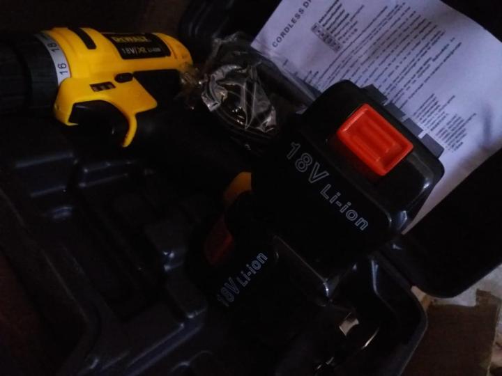 DeWalt%20DCD700%2018V%20Max%20XR%20Li-Ion%20Compact%20Drill%20Driver%20-%20Image%205