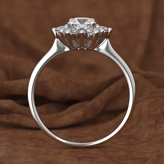 White%20gold%20ring%20with%20diamonds%20-%20Image%208