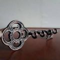 Decorative Wall Mounted Key Holder  Vintage Key With 4 Hooks  Wall Mounted  Rustic Cast Iron. 