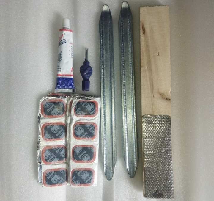 Bicycle%20Flat%20Tire%20Repair%20Kit%20Tool%20Set%20Fetal%20Portable%2048%20Rubber%20Patch%20Best%20Quality%20motorcycle/bike/cycle%20tyre%20puncture%20kit%20-%20Image%207