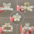 Fashion Mini Pearl Hair Claw For Women Retro Rhinestone Flower Crab Claw Clip Small Hairpins Hair Crab Girl Hair Accessories. 