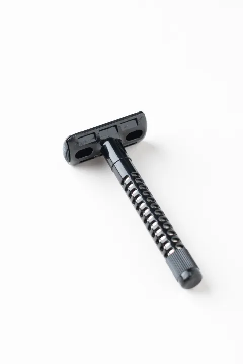 Treet%20Platinum%20Safety%20Razor%20-%201%20Razor%20and%202%20Blades%20-%20Image%203